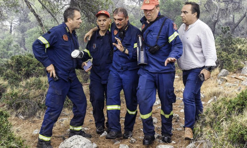 Κορινθία: Φωτιά ξέσπασε από κεραυνό στο Σοφικό - Ένας πυροσβέστης τραυματίας - Χωρίς ενεργό μέτωπο η πυρκαγιά στα Εξαμίλια